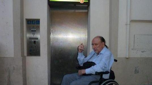 "A Prato non esistono bagni pubblici se sei disabile"