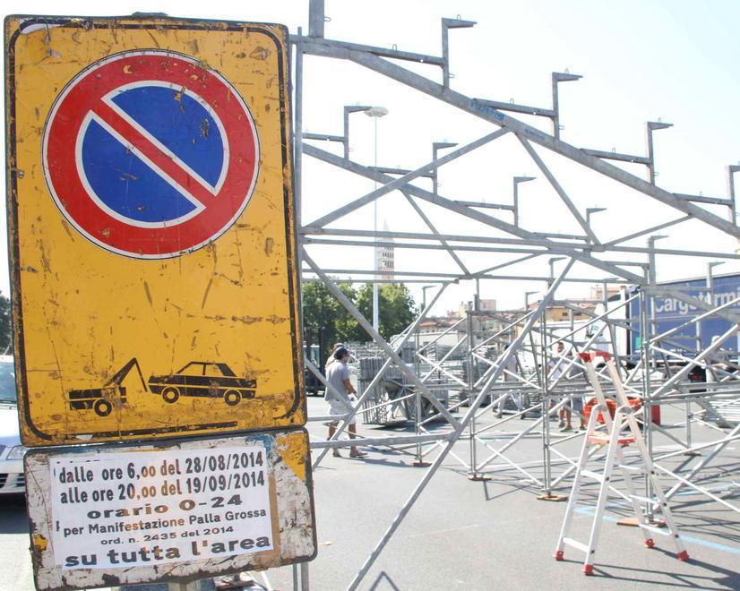 Prime ore di chiusura in piazza Mercatale ed è subito caos 