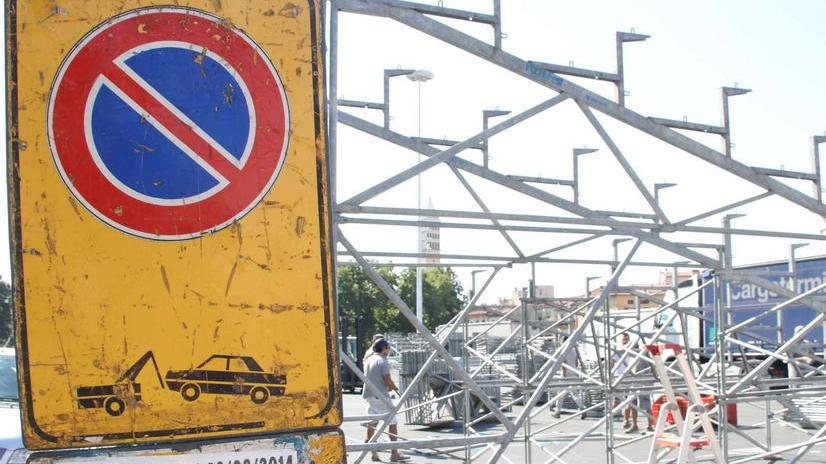 Prime ore di chiusura in piazza Mercatale ed è subito caos