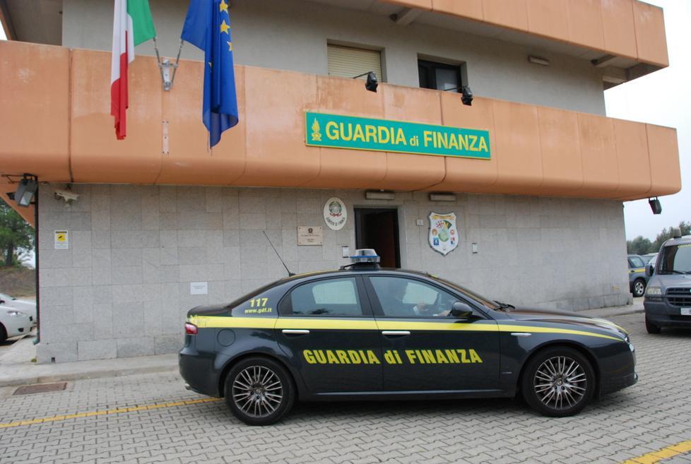 La Guardia di Finanza sequestra beni per 700mila euro a un pregiudicato 