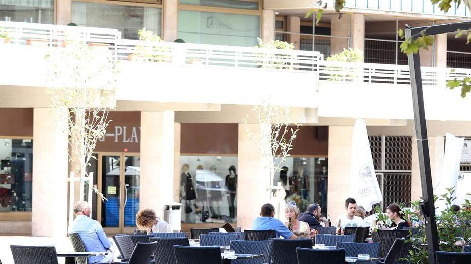 Montecatini, la nuova piazza torna a riempirsi di negozi