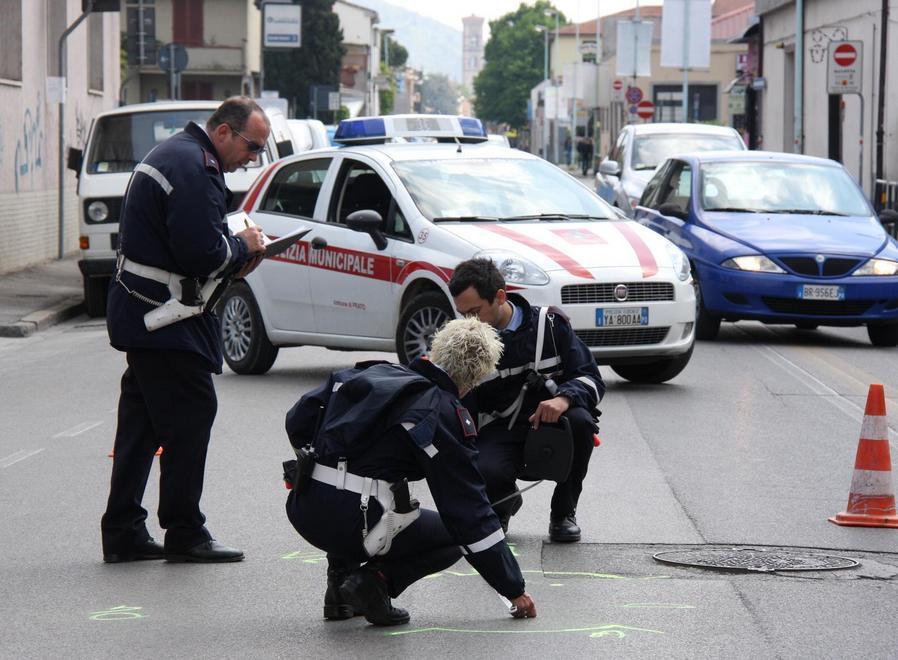 Grave giovane in bicicletta investita da un’auto 