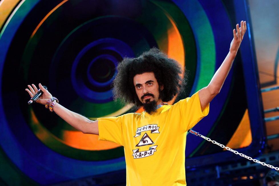 Caparezza apre il festival Metarock 