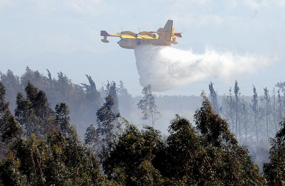 Giornata di incendi in Sardegna: chiuso un tratto della 131dcn