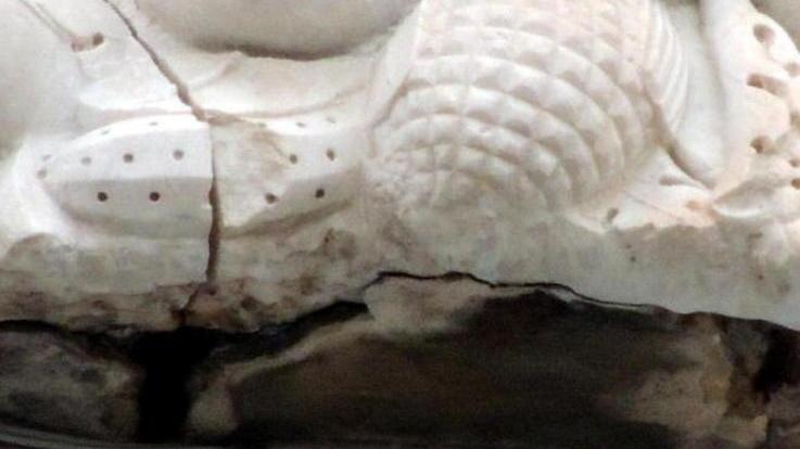 Livorno, altro che pensare in Grande: al Duomo crolla lo stemma