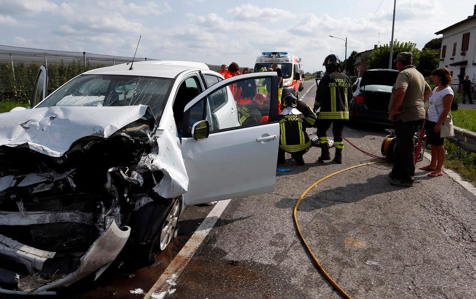 Schianto a Stuffione, cinque feriti 