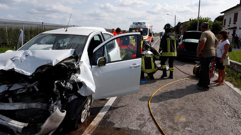 Schianto a Stuffione, cinque feriti