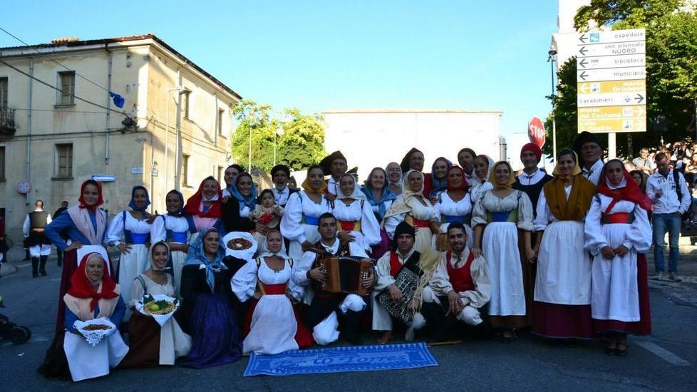 Applausi per il gruppo di Intragnas