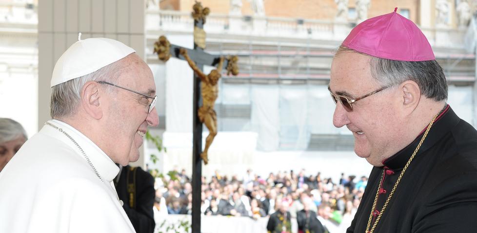 Papa Francesco chiama il vescovo 