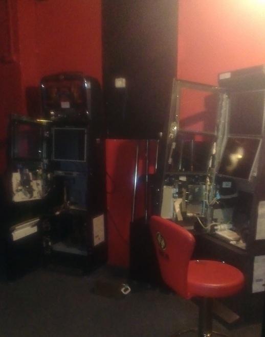 Spaccata al bar Cristallo Razzia da 15mila euro 