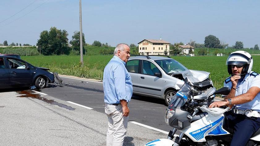 Maxi carambola a Lesignana e schianto sulla Canaletto