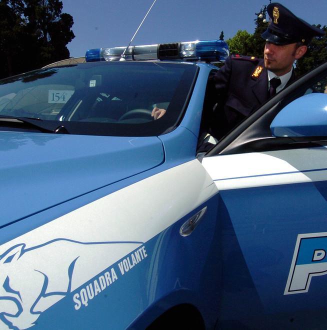 Padre-coraggio insegue il rapinatore armato 