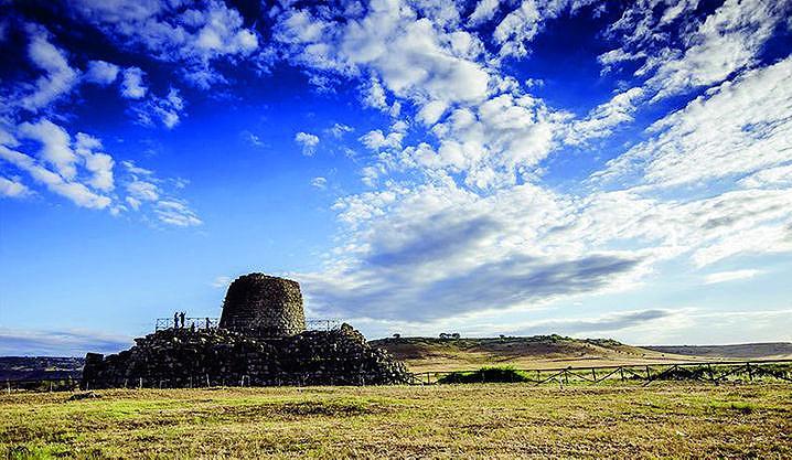 La civiltà nuragica varca ancora il Tirreno 