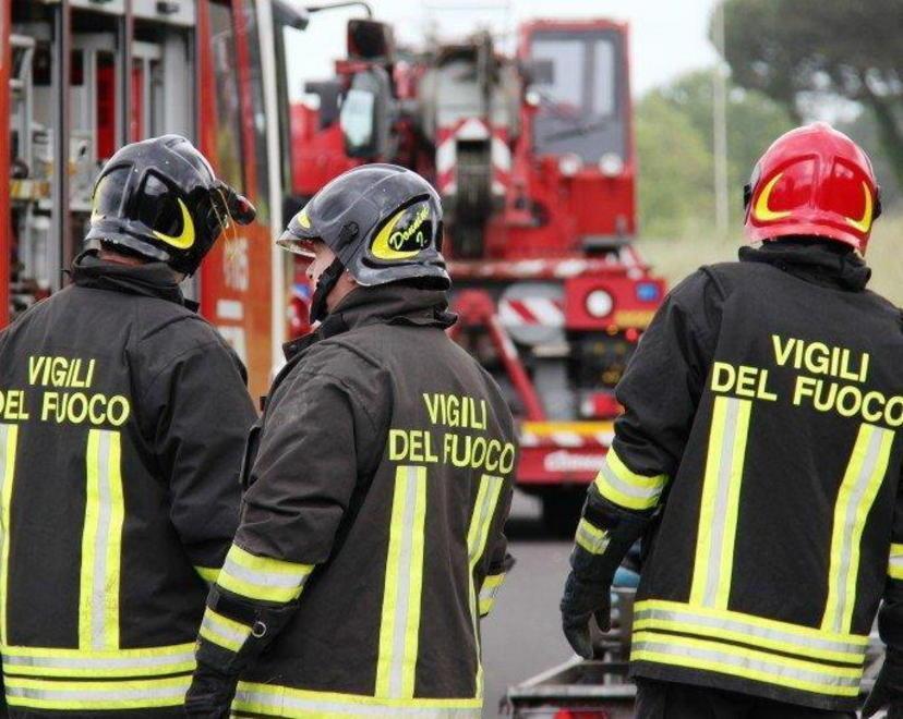 Incendio di sterpaglie, l’odore di bruciato arriva fino a Vicarello 