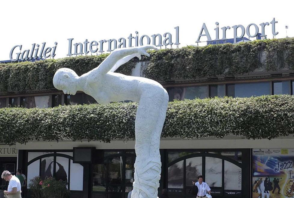 Aeroporto, oltre due milioni di passeggeri in sei mesi 