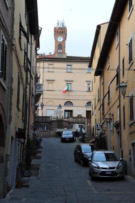 Segretario generale, sforbiciata in Comune 
