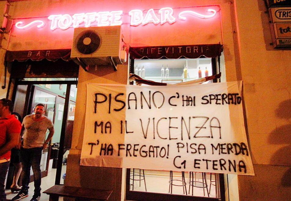 Pisa, niente serie B e a Livorno esplode l’ironia 