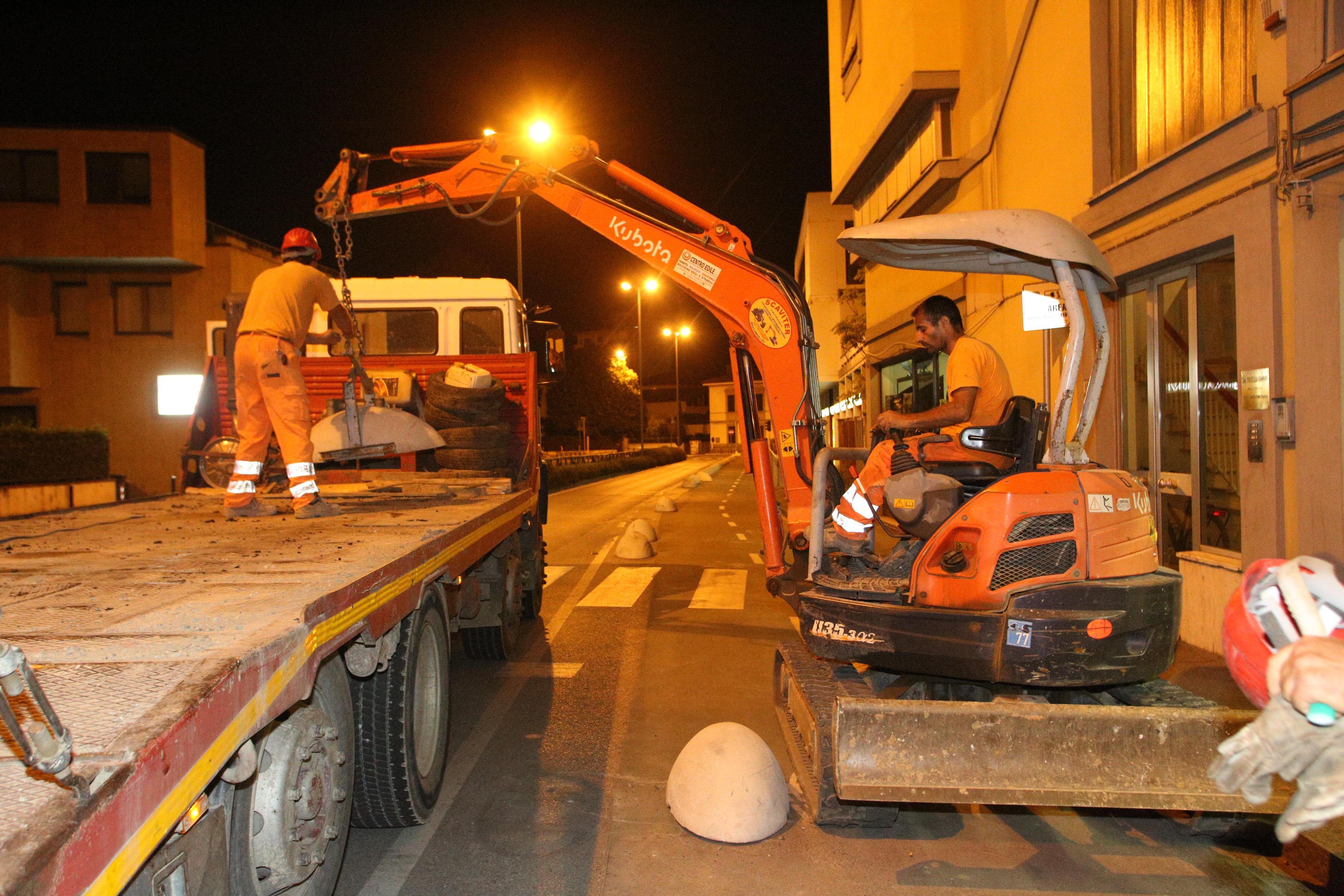 Colpo di teatro del sindaco, rimossi gli "ovi" nella notte