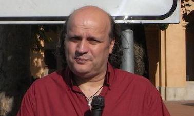 La comicità di Massimo Antichi sul palco della festa di Soiana