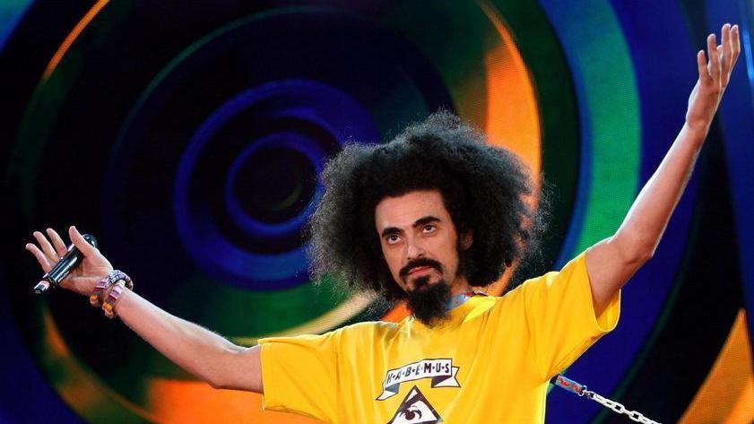 Piazza Cavalieri, cade il tabù con il concerto di Caparezza