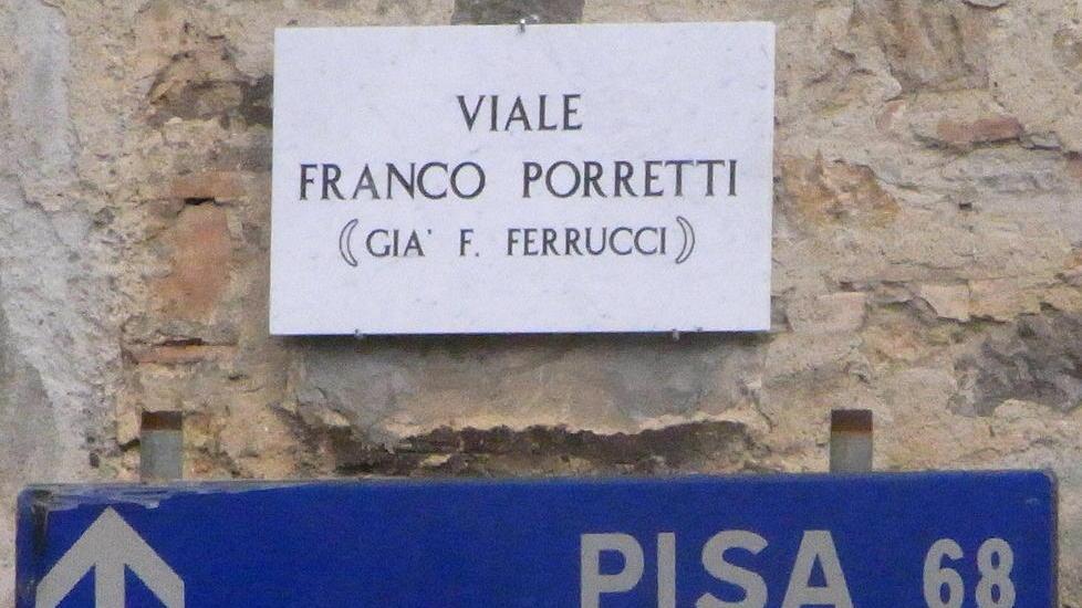 Cambia il nome di due vie cittadini e società nel caos