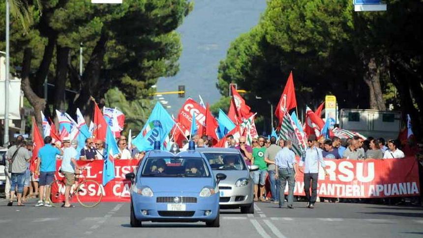 Licenziamenti congelati al cantiere ma situazione tesa