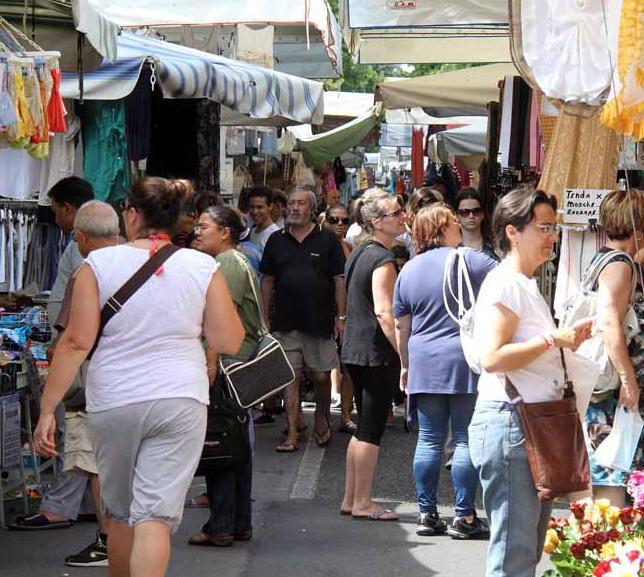 «Spostate il mercato» Viale Roma alza la voce 