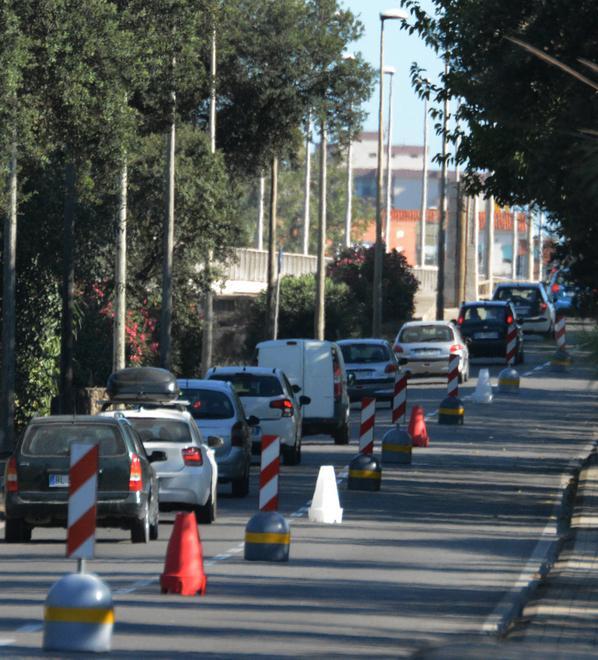 Fumo e fiamme: Statale chiusa e danni nei campi 