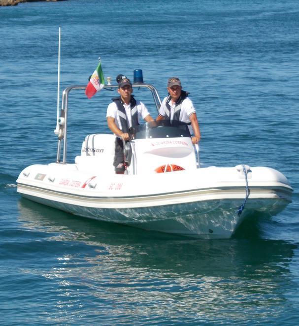 La Guardia costiera salva due turiste al largo di Capo Testa 