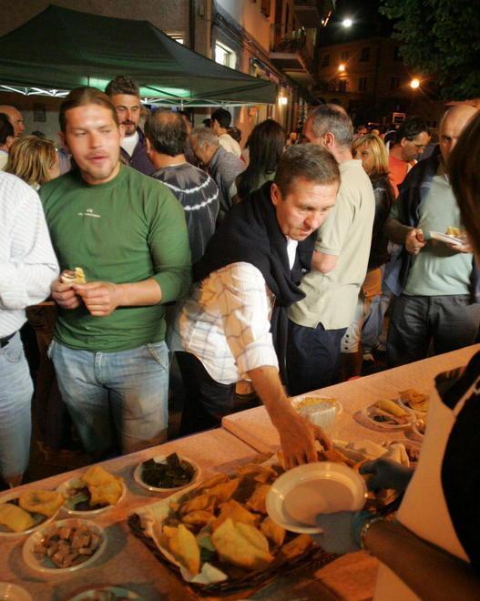 Il corteo matildico inaugura l’antica fiera di San Vitale