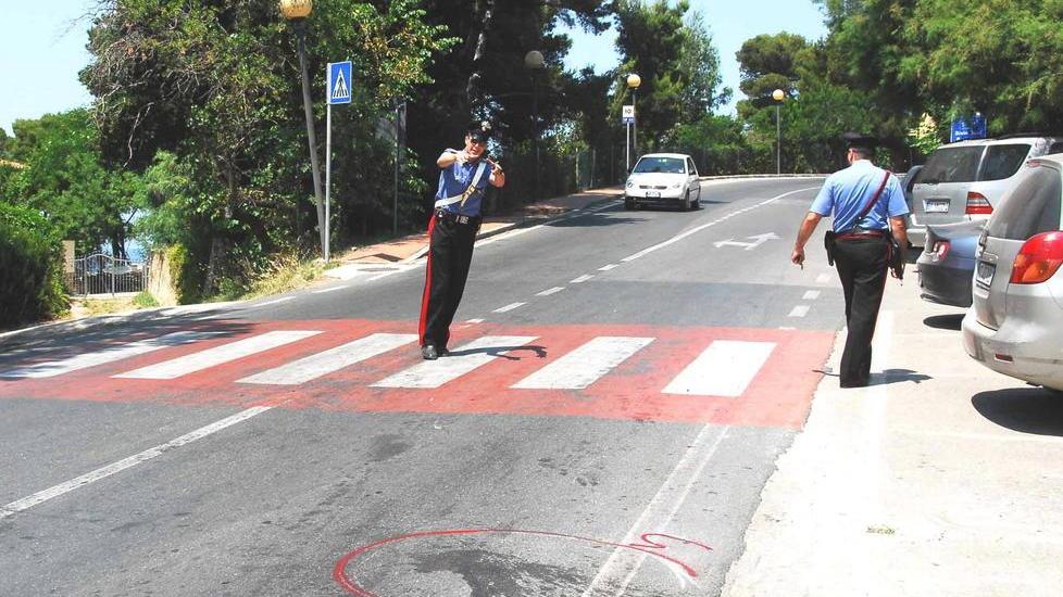 Muore con la moto contro un’auto, vittima un operaio di 55 anni