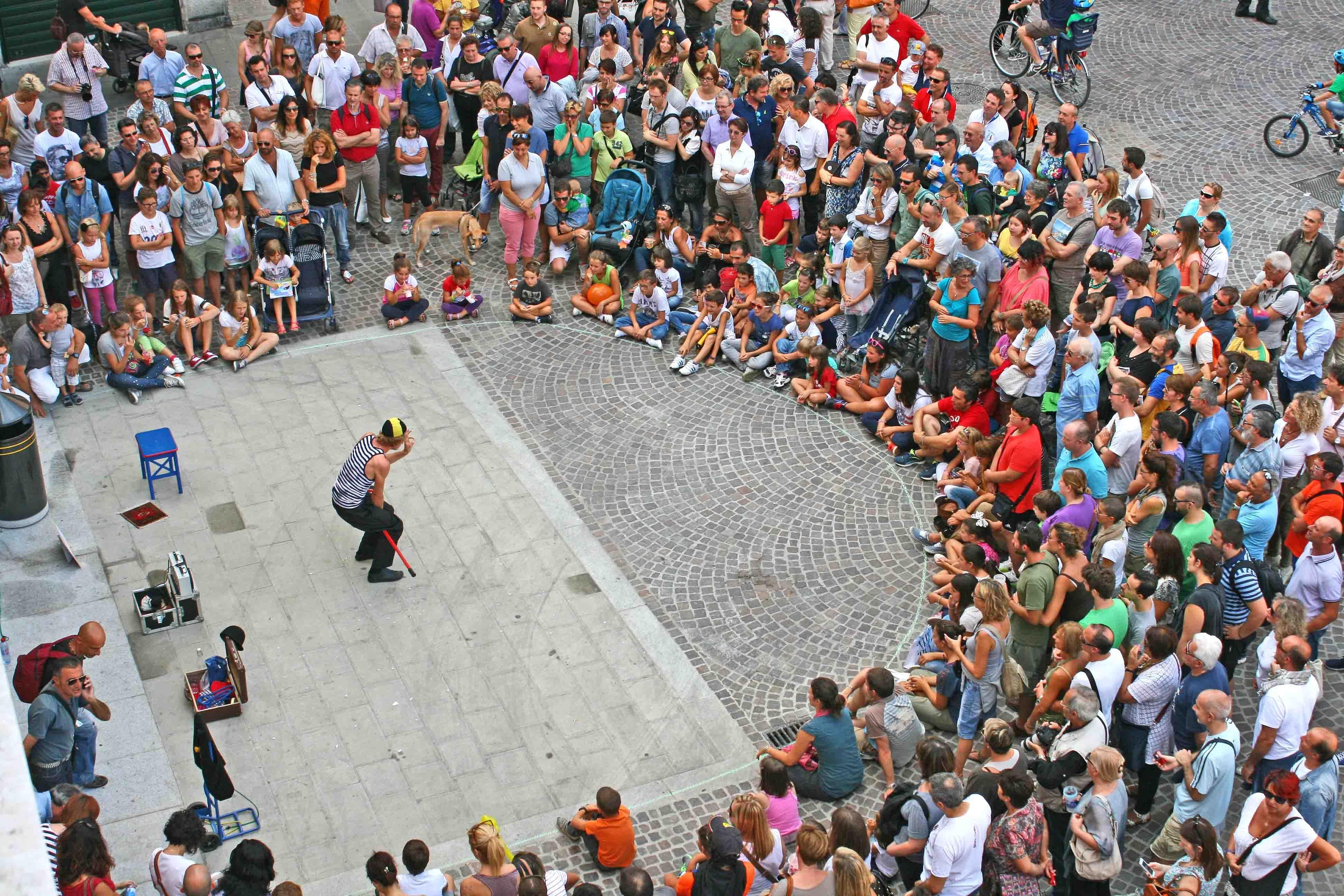 I Buskers visti dalle finestre della Nuova Ferrara