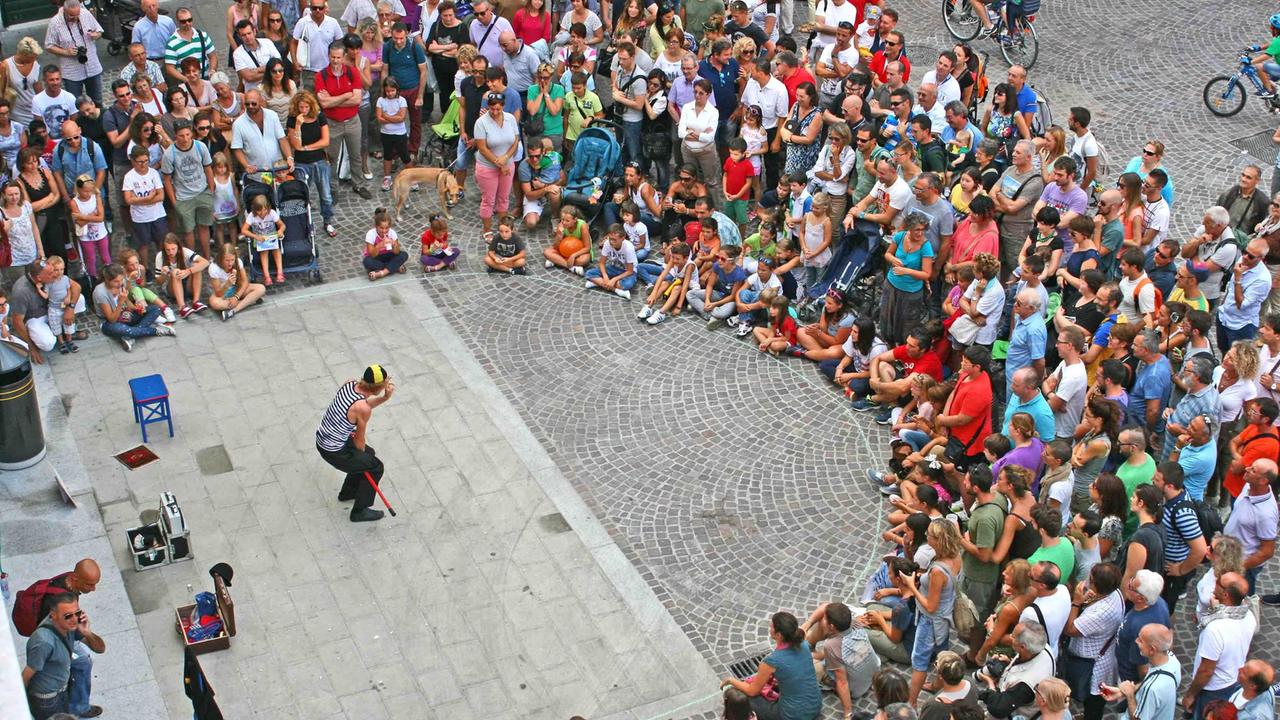 I Buskers visti dalle finestre della Nuova Ferrara
