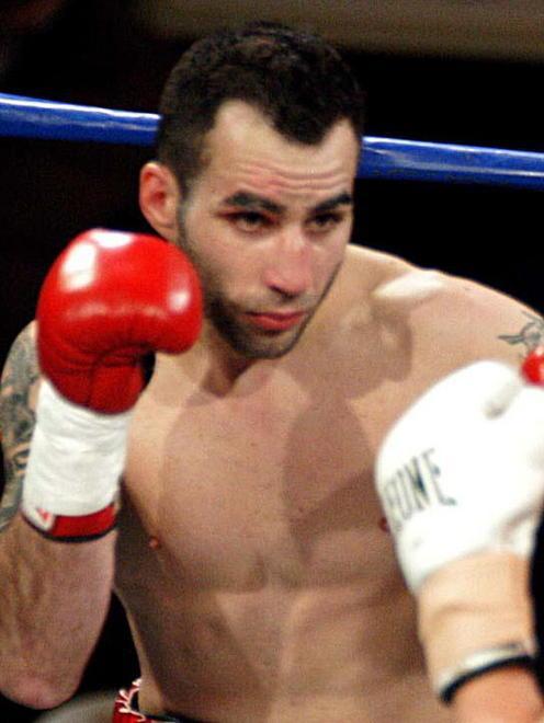 Niro torna sul ring nella notte di box argentarina 