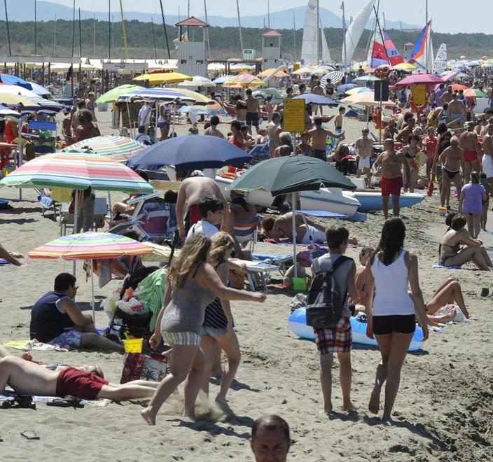 Un fine settimana di tuffi Il mare torna balneabile 