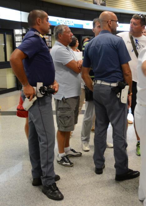 Equipaggio infuriato sul traghetto fermo: «Pagate gli stipendi» 