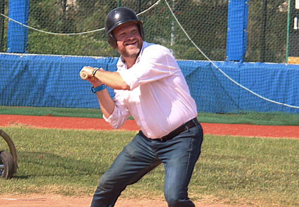 Livorno, il sindaco M5S gioca a baseball, inaugurato lo stadio “Sisi” 