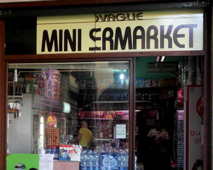 Minimarket e kebab, in centro un’invasione senza fine 