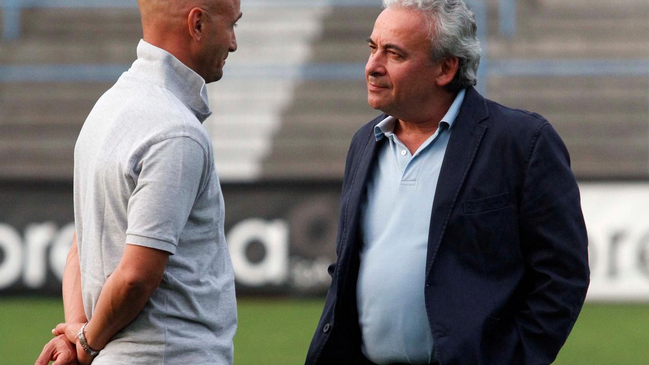 Il tecnico Brevi parla con il presidente Mattioli