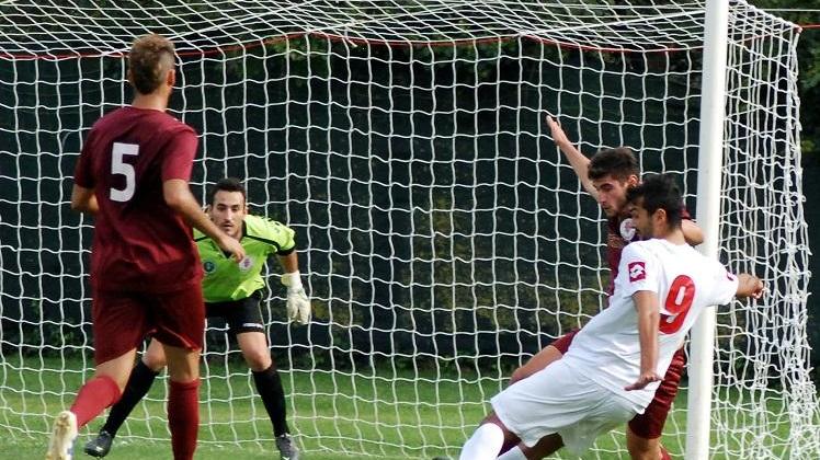 Un'azione nel derby di Coppa Italia