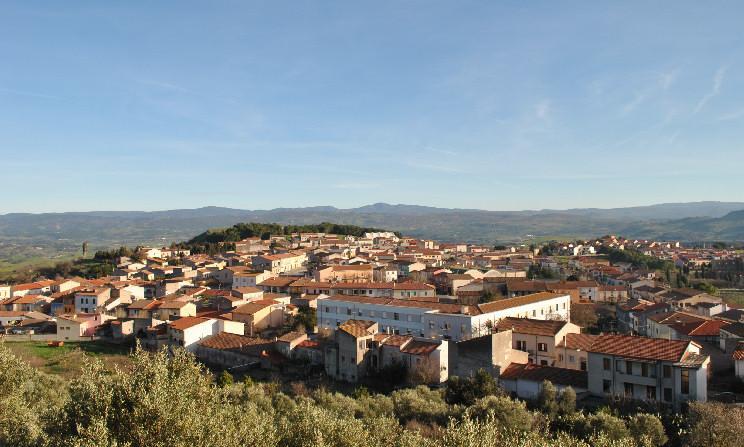 A cavallo e armato di frusta terrorizza mezzo paese: arrestato 