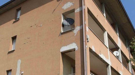 Incendio in una palazzina, 12 intossicati