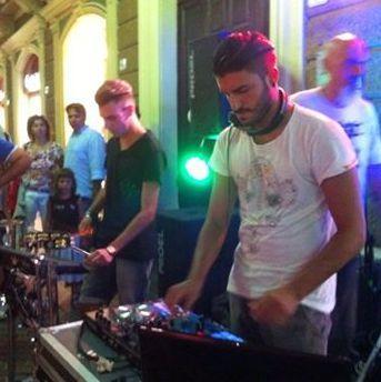Musica spenta alle due Fischi alla Notte bianca 