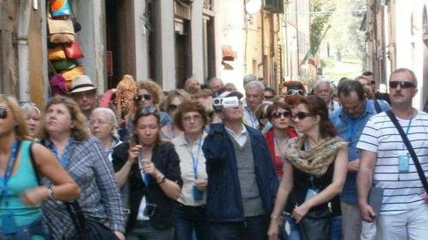 Turisti in calo? Non è così «Piene le strutture abusive»