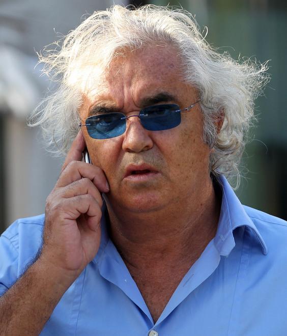 Briatore, nuove frecciate all’isola 
