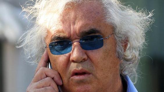 Briatore, nuove frecciate all’isola