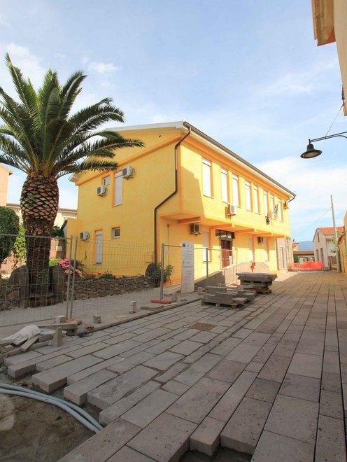 Via l’asfalto, il centro si riveste di pietra 