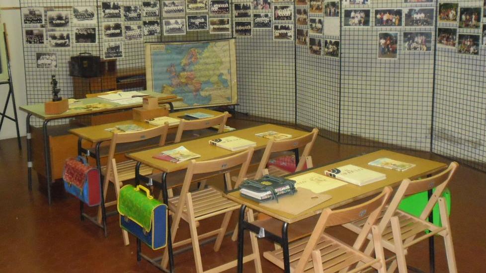 Le classi elementari dal 1940 al 2006 racchiuse in una mostra fotografica