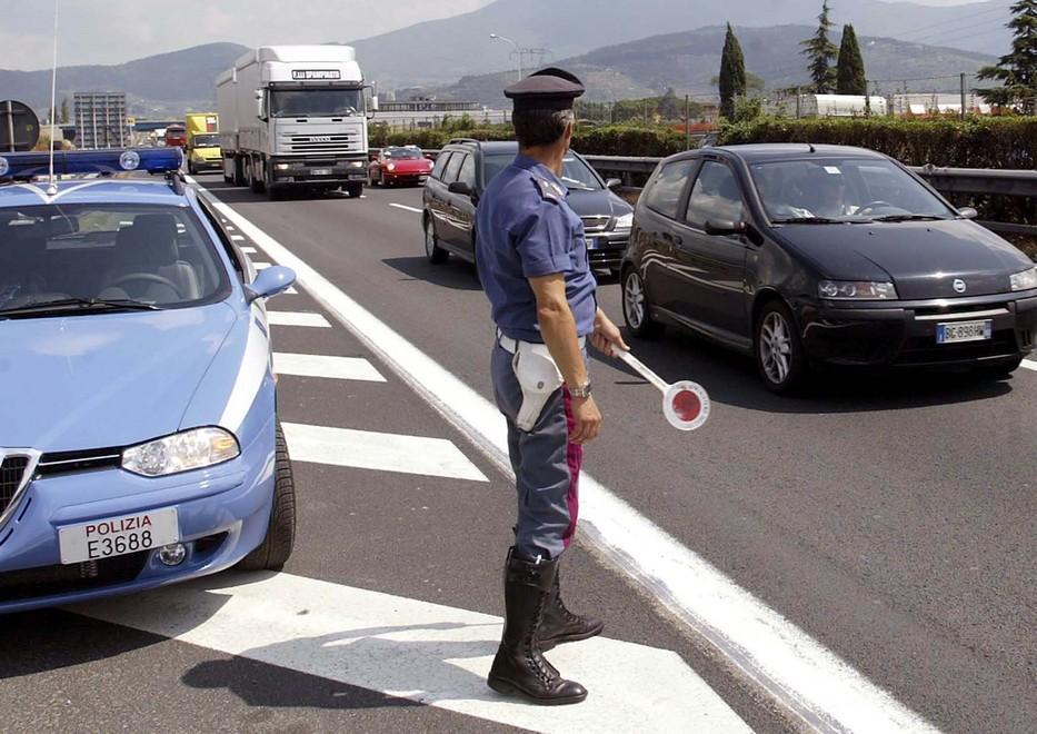 Bollatura irregolare, sequestrate 4 tonnellate e mezzo di carne suina 