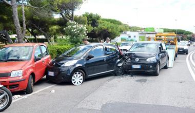 Tre scontri in pochi minuti: traffico ko sul lungomare 